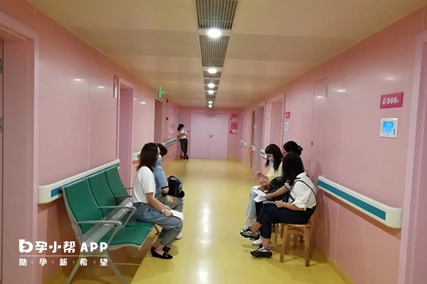 打夜针前需要排队等待