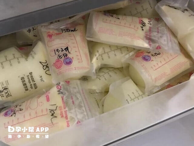 母乳吸出来后要标注日期